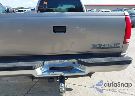 1998 Chevrolet C2500 Fleetside z USA, uszkodzony, nr VIN 1GCGC29R6WE161757